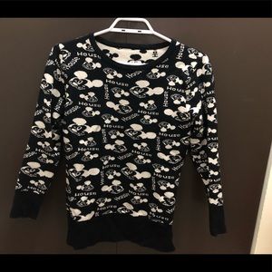 A lovely long sleeve top sweatshirt!